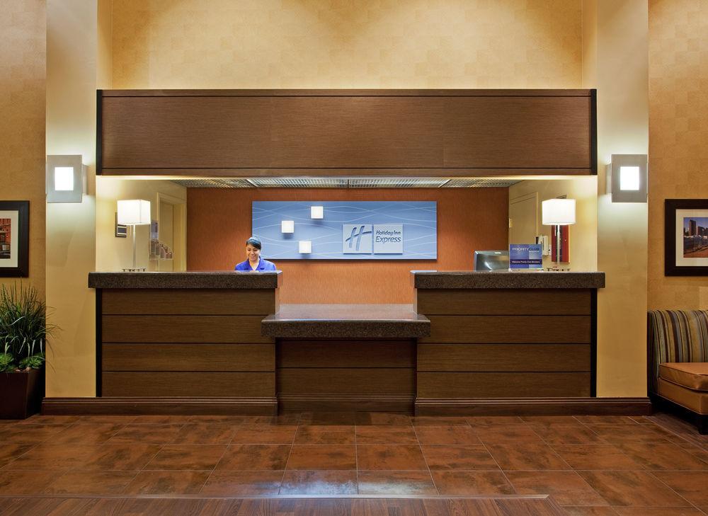 Holiday Inn Express Hotel & Suites Belmont By Ihg מראה חיצוני תמונה