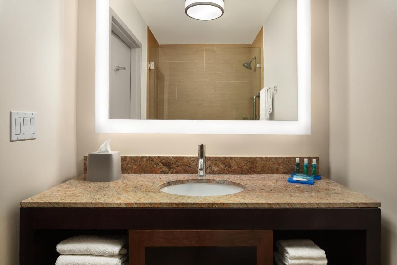 Holiday Inn Express Hotel & Suites Belmont By Ihg מראה חיצוני תמונה