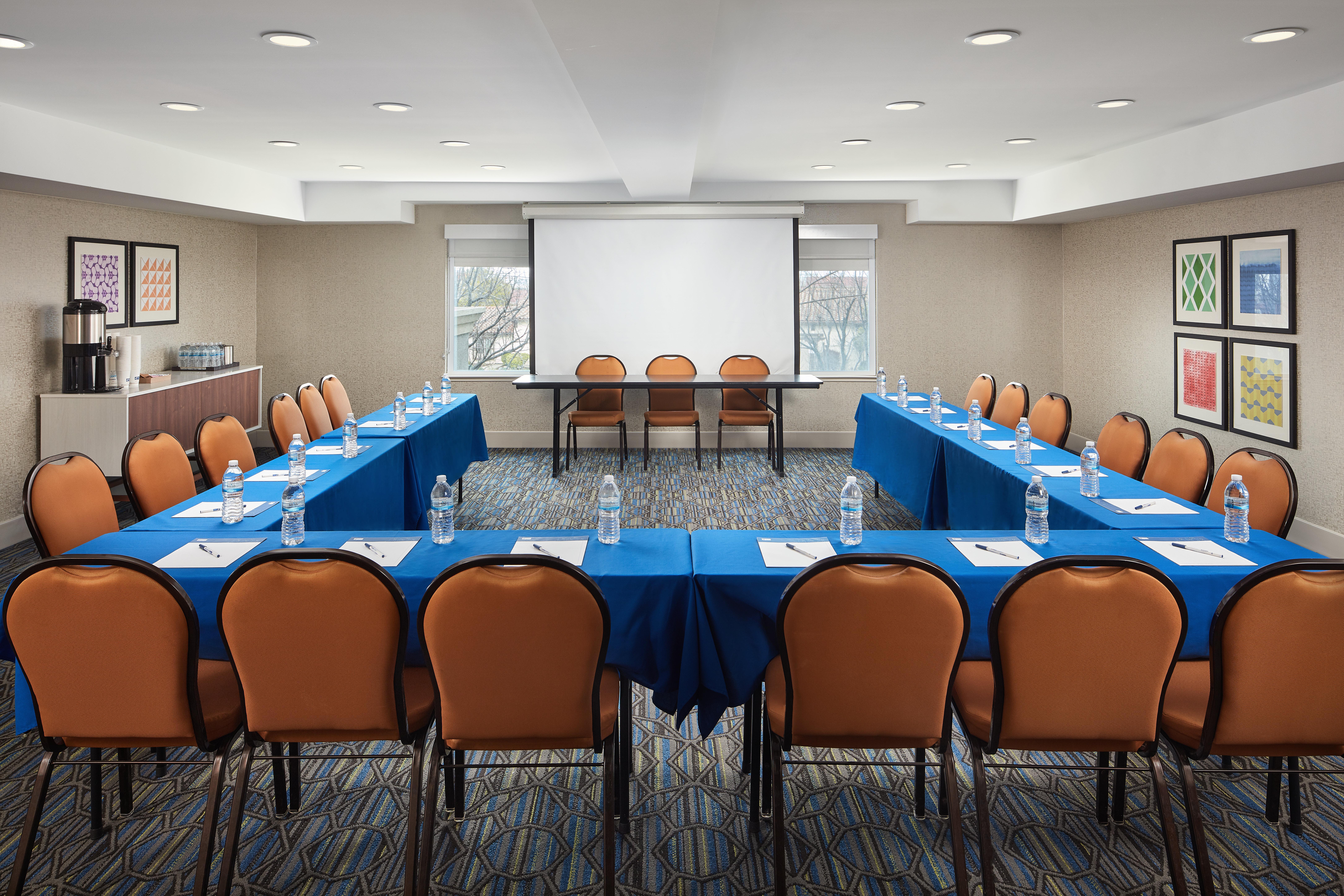 Holiday Inn Express Hotel & Suites Belmont By Ihg מראה חיצוני תמונה