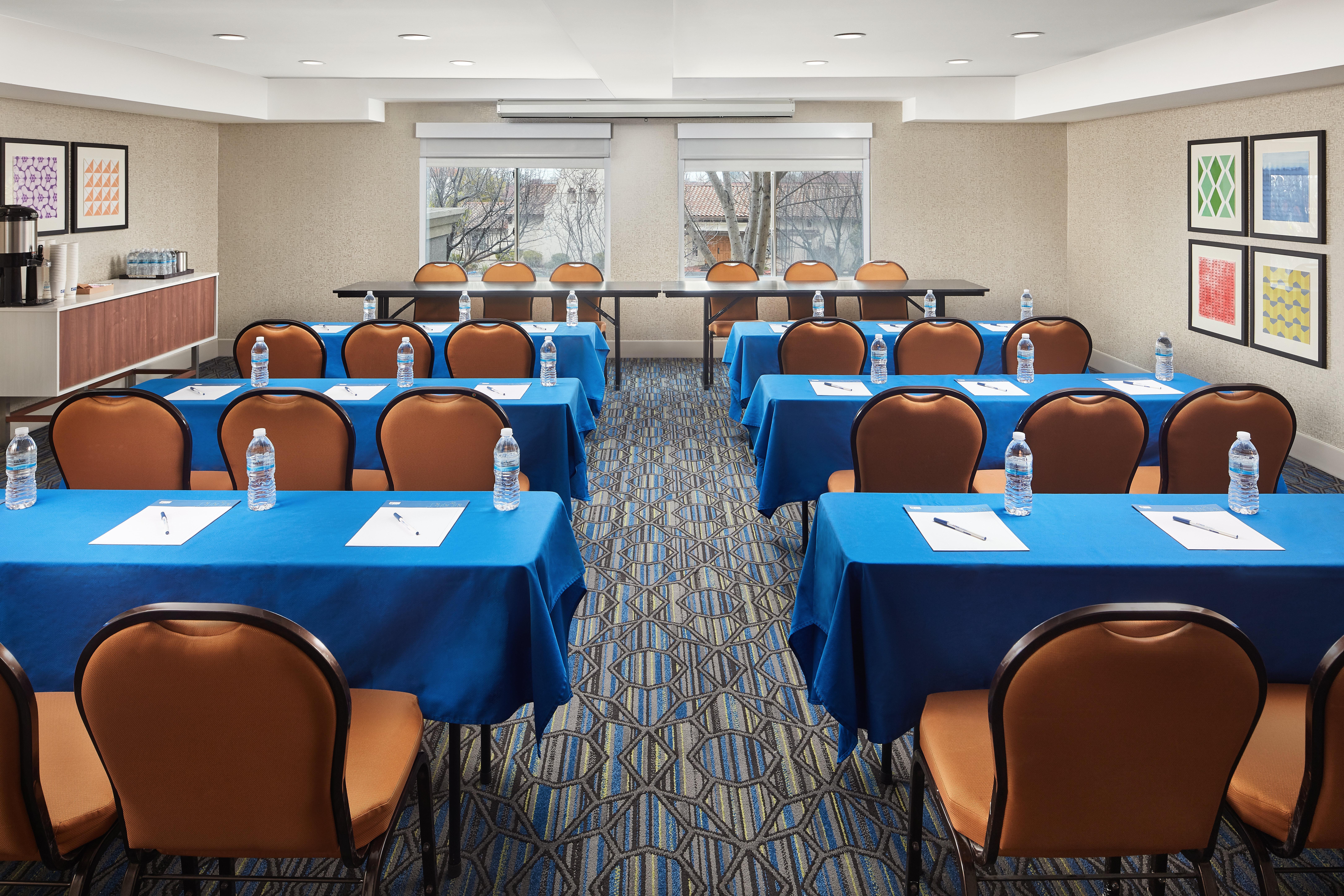 Holiday Inn Express Hotel & Suites Belmont By Ihg מראה חיצוני תמונה